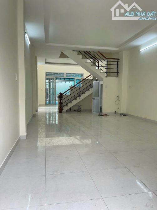 Bán nhà Mặt Tiền đường Nguyễn Bình DT 5,5x40=220m2 KC 1 trệt 1 lầu giá tốt - 4