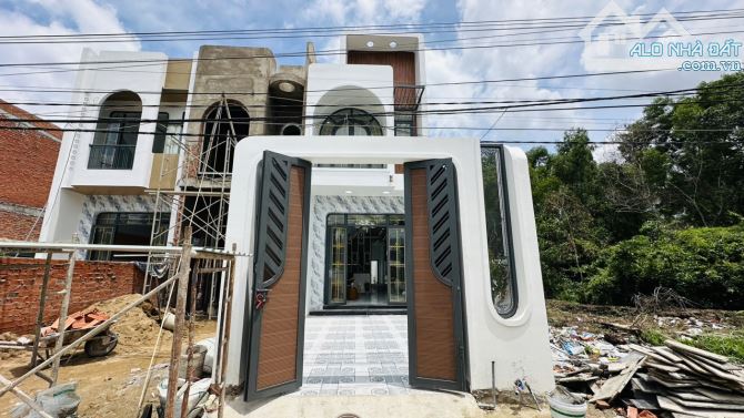 Nhà 108m² SHR hoàn công đường Bà Râm, xã Long Thượng. Full nội thất