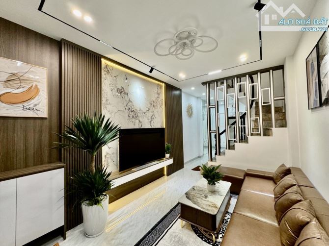 BÁN NHÀ CẦU GIẤY – MỚI ĐẸP LONG LANH – NỘI THẤT XỊN SẴN Ở - DT 38M2, 5 TẦNG, CHỈ HƠN 8 TỶ - 1