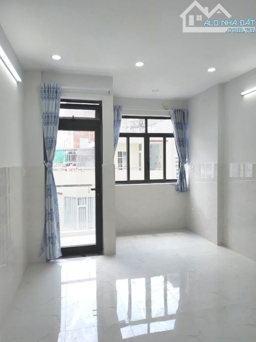 Cho nữ thuê Phòng trọ quận Bình Thạnh, 25m2 mới đẹp, ban công, cửa sổ, hẻm 7m. Giá rẻ nhất - 1