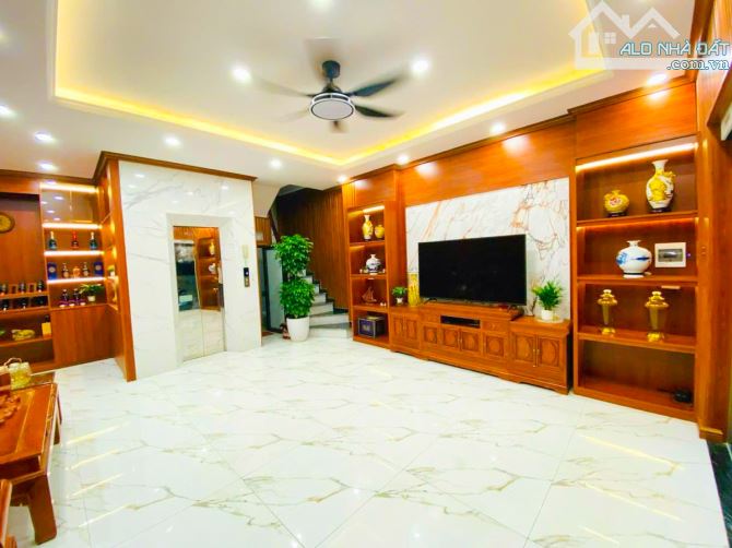 GẤP SIÊU PHẨM DÂN XÂY NGÃ TƯ SỞ  Nguyễn Ngọc Nại 50M2 🏠 NHÀ ĐẸP PHÂN LÔ - Ô TÔ 5M -  7 TẦ - 1