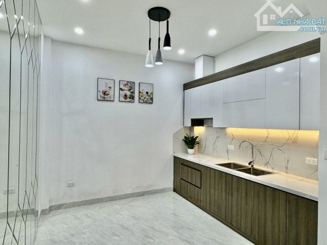 BÁN NHÀ CẦU GIẤY – MỚI ĐẸP LONG LANH – NỘI THẤT XỊN SẴN Ở - DT 38M2, 5 TẦNG, CHỈ HƠN 8 TỶ - 2