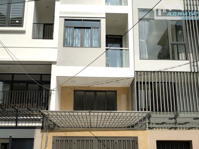 Cho nữ thuê Phòng trọ quận Bình Thạnh, 25m2 mới đẹp, ban công, cửa sổ, hẻm 7m. Giá rẻ nhất - 8