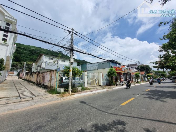 BIỆT THỰ SÂN VƯỜN GẦN BIỂN MẶT TIỀN PHAN CHU TRINH- P. VŨNG TÀU- 500m2=9x50m=3 TẦNG- 42 TỶ - 2