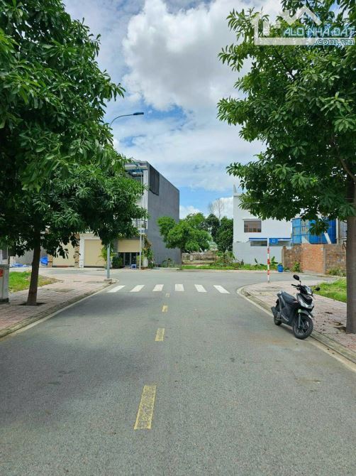 Sang gấp đất KDC Hồng Long, Thủ Đức. Đối diện Vạn Phúc City, 1,790 tỷ - 90m2, sổ sẵn