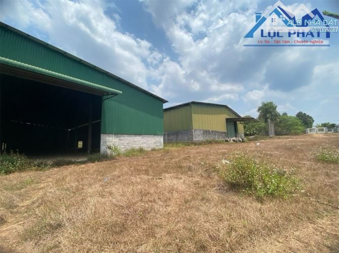 Bán đất nhà xưởng Huyện Thống Nhất Đồng Nai 23.603m2 có 3000 đất SKC giá giảm còn 28 tỷ