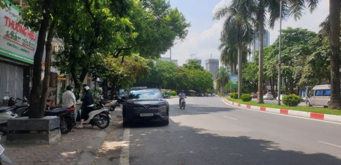 MẶT PHỐ ĐƯỜNG ĐÔI NGUYỄN KHUYẾN VĂN QUÁN VỈA HÈ KINH DOANH TRUNG TÂM ANH NGỮ 110m 33 TỶ