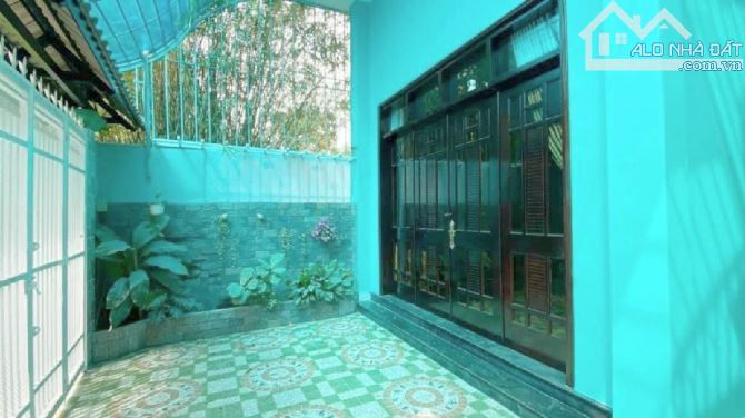 NHÀ ĐẸP, Ở NGAY - DT 73,2 M2 x 3T BTCT KIÊN CỐ - Ô TÔ VÀO NHÀ.
