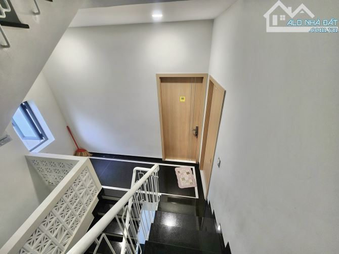Cho Thuê Nhà Mặt tiền Phạm Huy Thông,Vị Trí Đẹp, 1 trệt 4 lầu, Nhà Mới Đẹp - 2