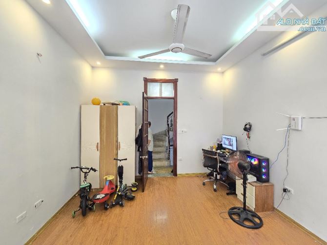 Bán nhà 4 tầng, 39m2, 3 phòng ngủ, Trung tâm Hai Bà Trưng, giáp phố cổ, nhỉnh 5 tỷ - 2