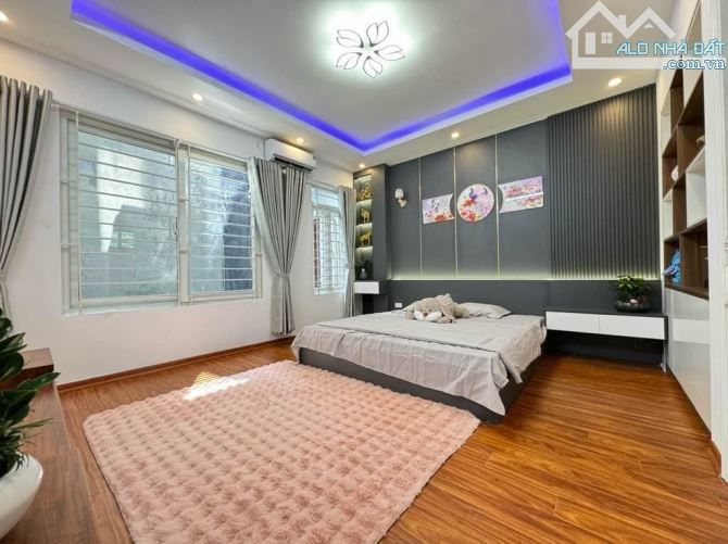 Nhà cuối phố Giải Phóng, 54m2, ba tầng, có gara, hai mặt thoáng - 3