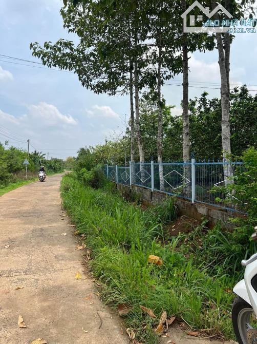🆘Nhà Vườn 2800m2 Mặt tiền Sông Nhạn🆘 ___________________________________ ✅Vị Trí : Ấp 1 - 4