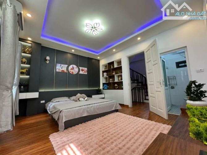 Nhà cuối phố Giải Phóng, 54m2, ba tầng, có gara, hai mặt thoáng - 4