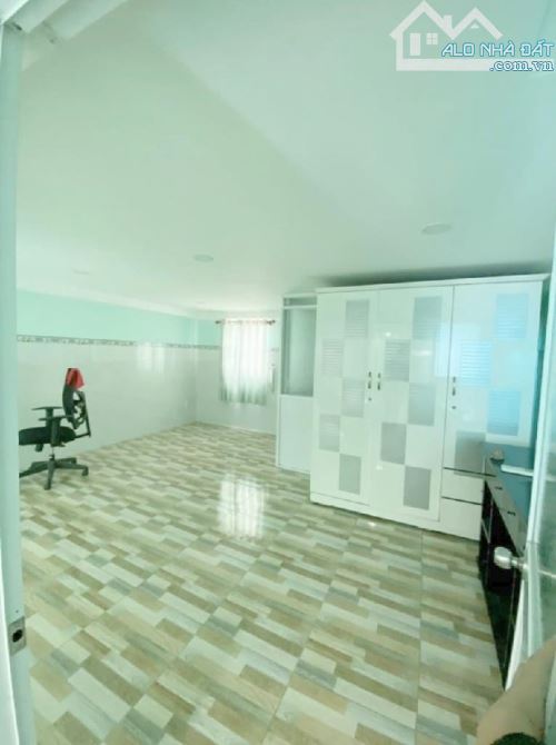 NHÀ ĐẸP, Ở NGAY - DT 73,2 M2 x 3T BTCT KIÊN CỐ - Ô TÔ VÀO NHÀ. - 4