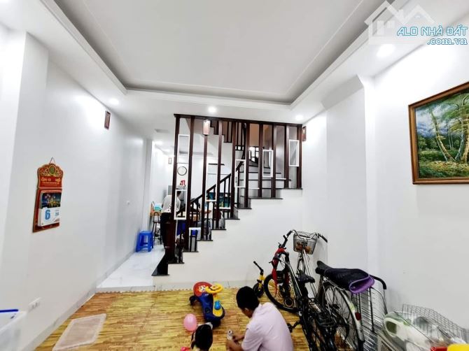 Bán nhà 5 tầng ngõ Bùi Xương Trạch ,Thanh Xuân giá 6 tỷ