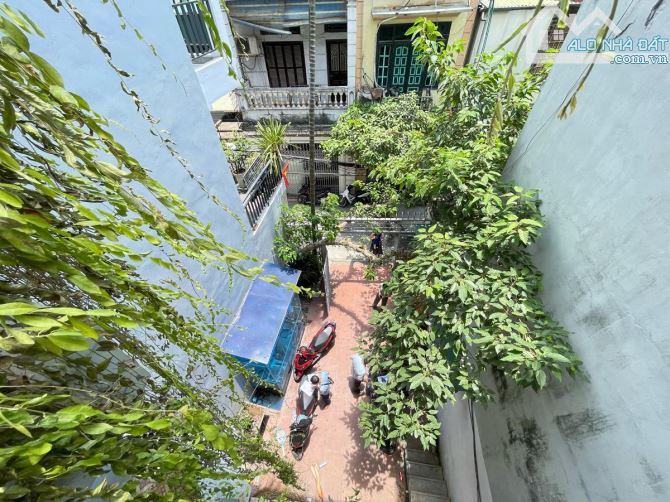 Bán nhà phố Thịnh Quang, Đống Đa, 69m2, 3 tầng, mặt tiền 4.5m, 12.6 tỷ.
