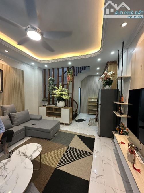 BÁN NHÀ HIẾM **NGỌC THUỴ**, 43 M2, GẦN Ô TÔ, GIÁ NHỈNH 5 TỶ