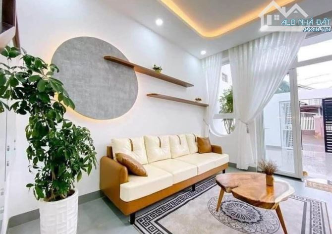 Cần bán căn nhà ngay Trần Thị Trọng, Tân Bình. Giá: 2.2 tỷ/64m2, sổ hồng riêng