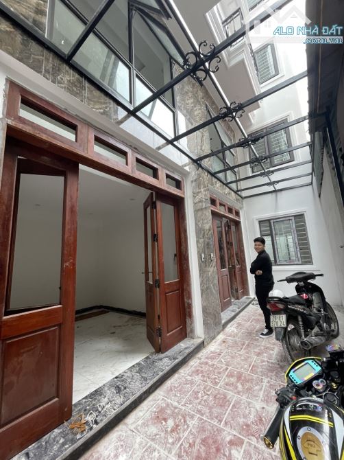 Mở bán 4 căn nhà mới Việt Hưng, Long Biên diện tích từ 32m2 - 40m2 xây mới 5 tầng