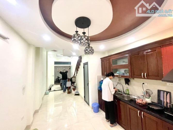 Bán nhà Mỹ Đình, ngõ nông, gần ô tô, 40m2, 6 tầng,7 phòng ngủ, hơn 8 tỷ - 1