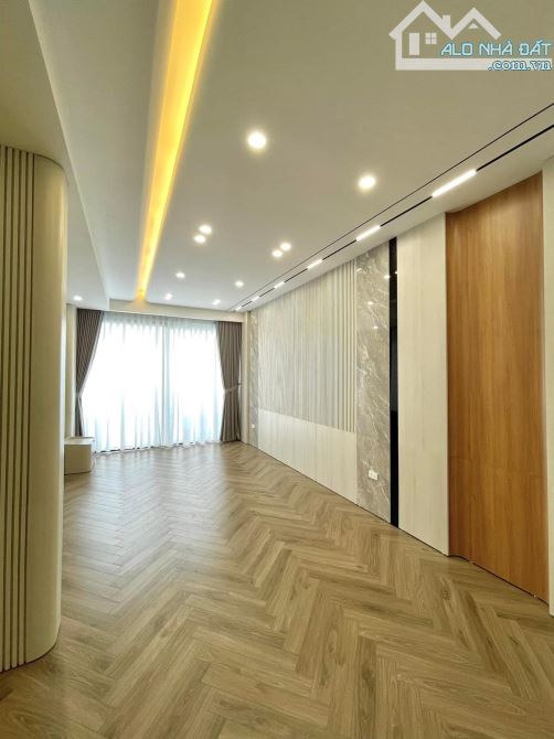 Bán Nhà Nguyễn Văn Cừ, Long Biên 40m2, 6 Tầng, Gara, Thang Máy - Ô Tô Dừng đỗ - 13.28 Tỷ - 1