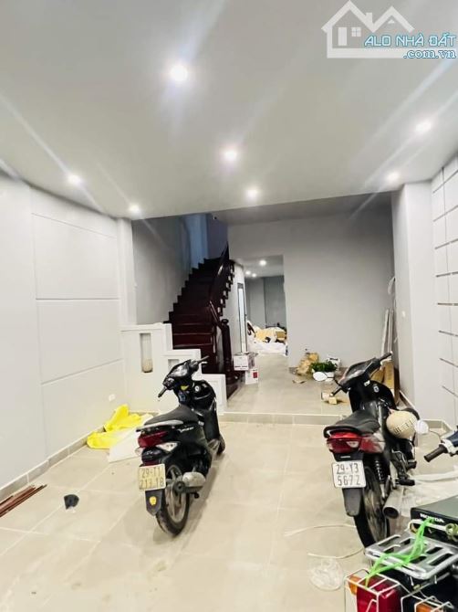Nguyễn Chí Thanh, DT 105M2x5T, MT 5M, giá 28.8 tỷ  GARA Ô TÔ 7 CHỖ - THANG MÁY - 1