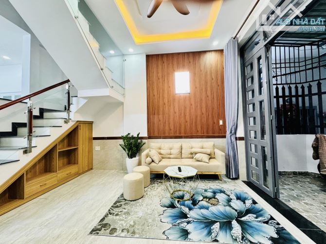 Chưa tới 4 tỷ có nhà đẹp 2 tầng,50m2,full nội thất sát bên công viên Làng Hoa,P.8,Gò Vấp - 1