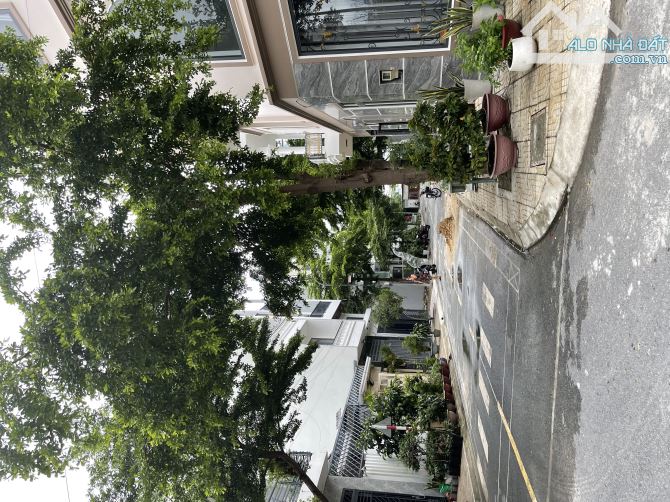 Nhà 1 trệt 3 lầu đường 6M nằm trong khu VIP của phường Thạnh Xuân Q12 - 1