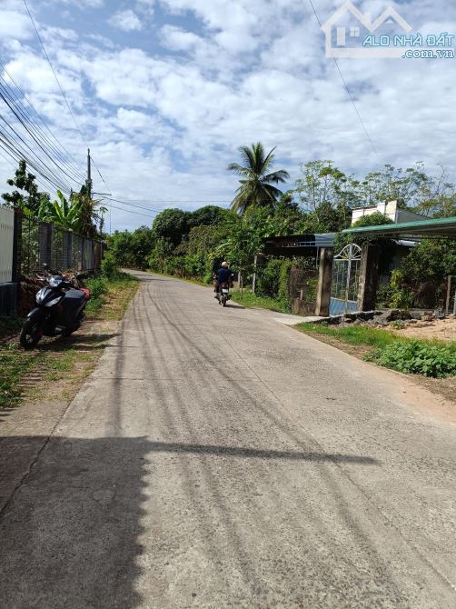 BÁN LÔ ĐẤT BIỆT THƯ VƯỜN KHU DÂN CƯ  1233M2 (24MX50M) CÓ SẴN 150M2 THỔ CƯ CHỈ 1TY6 - 2