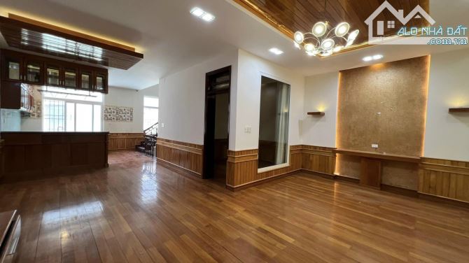 💥 Bán mặt tiền Hoàng Quốc Việt nhà toàn gỗ quý💥💥 - 4