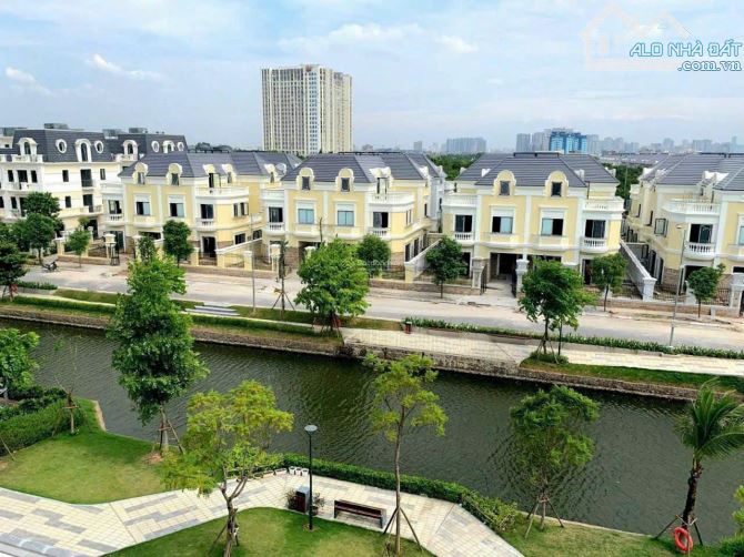 Duy nhất căn Biệt thự mặt sông Diện tích 200m2 hướng TN, có hầm giá rẻ nhất thị trường