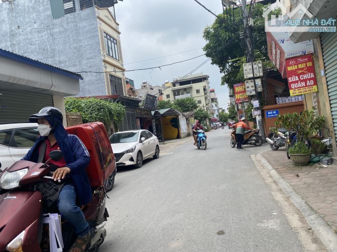 Bán đất 100m2 tại Cửu Việt, tt Trâu Quỳ  đường trải nhựa ô tô tránh vào tận nhà giá 125trm