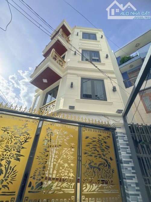 Bán nhà đẹp   4 tầng  ô tô vào  nhà tại  đường lê Quang Định -Gò Vấp