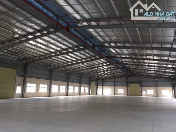 Cho thuê kho mới đẹp 2.000m2 hẻm lớn xe tải đường Phạm Văn Sáng, Hóc Môn.