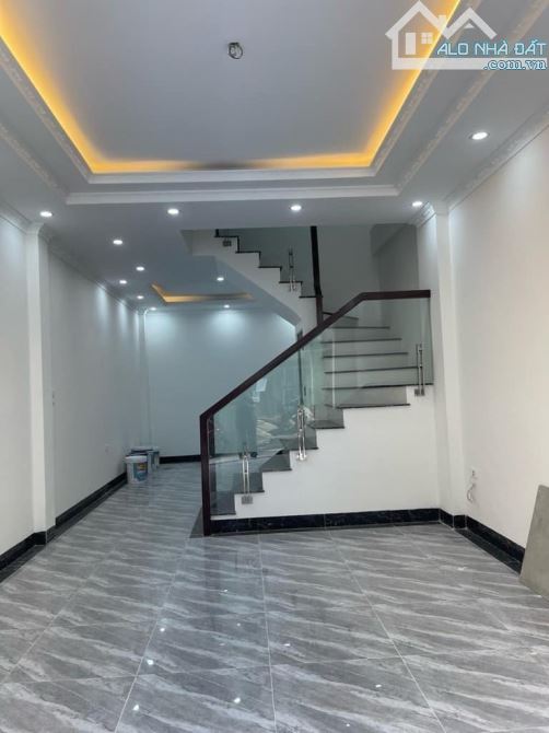 Bán gấp nhà Hoàng Mai ngõ thông tứ tung, 30m2, 4 tỷ