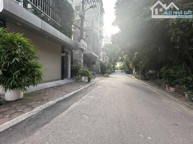 Bán đất 80m2 tại tái định cư Kim Sơn, Gia Lâm  đường trải nhựa ô tô vào tận nhà giá 62tr/m