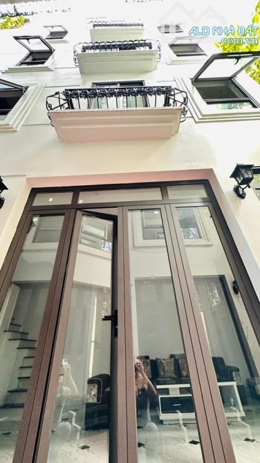 Siêu Mới ! Trường Chinh ở sướng - 40m*6T Thang máy ở luôn . Chỉ nhỉnh 7đ