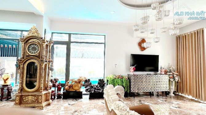 Biệt Thự 100 tỷ Thảo Điền 380m2 nhà 3 tầng hồ bơi riêng, sân vườn rộng thoáng