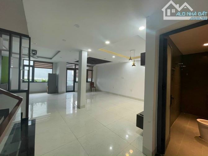 Bán gấp nhà sát MT LÊ ĐÌNH LÝ, Hải Châu,3tầng,120m2.Gara OTO,Giá chỉ 8.8tỷ TLCC. - 1