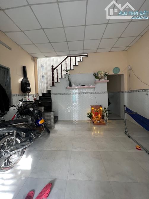 Bán chia tài sản cho con cháu căn nhà trệt lầu và dãy phòng trọ, 150m2, chiều ngang 12 mét - 1