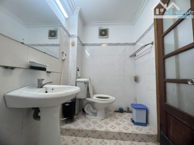 Căn hộ chung cư 83m2, 2p ngủ, 2wc, ban công, P10, Phú NHuận, 13tr - 2