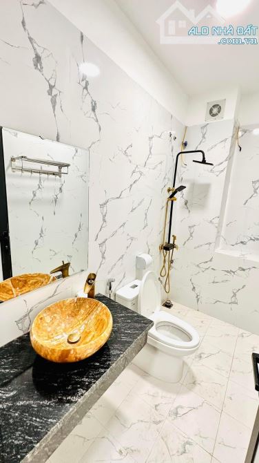 Siêu Mới ! Trường Chinh ở sướng - 40m*6T Thang máy ở luôn . Chỉ nhỉnh 7đ - 2