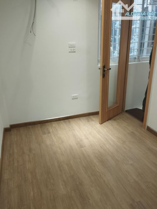 Bán nhà Lương Ngọc Quyến, 20m2, 5 tầng, mặt tiền 4m, 5.5 tỷ, đẹp mới, vuông vắn - 2