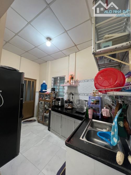 Bán chia tài sản cho con cháu căn nhà trệt lầu và dãy phòng trọ, 150m2, chiều ngang 12 mét - 3
