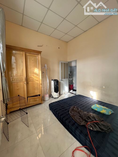 Bán chia tài sản cho con cháu căn nhà trệt lầu và dãy phòng trọ, 150m2, chiều ngang 12 mét - 4