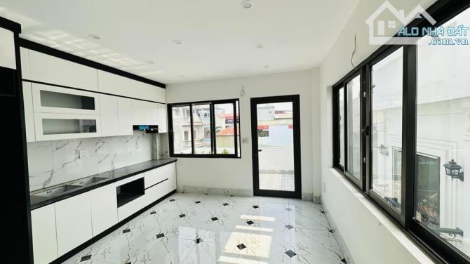 Siêu Mới ! Trường Chinh ở sướng - 40m*6T Thang máy ở luôn . Chỉ nhỉnh 7đ - 5
