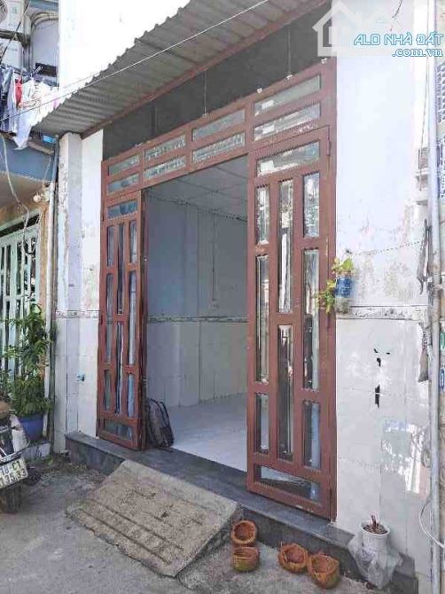 Bán nhà Liên Khu 4-5, Bình Hưng Hoà B ,Dt: 40m2 , Sổ hồng riêng , Giá: 1.8 tỷ , hẻm xe hơi