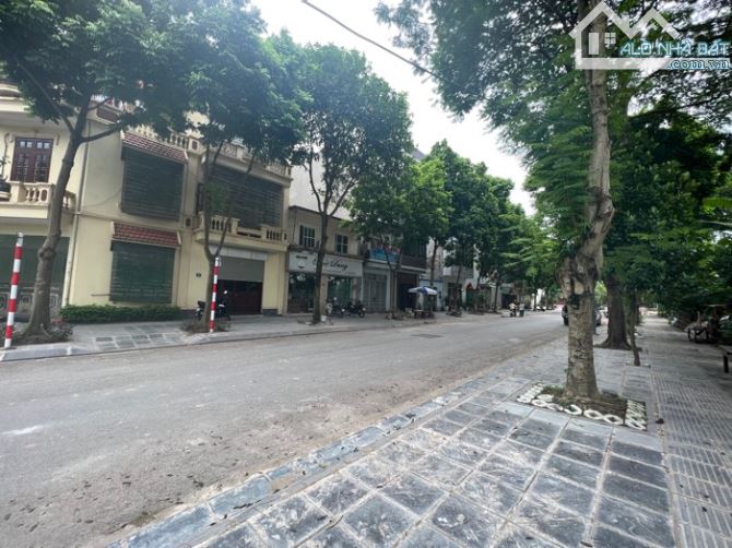 Nhà mới 40m phố Thượng Thanh Long Biên . .