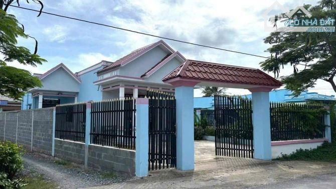 Bán nhà vườn 2 mặt tiền đường nhựa, 316m2 thổ cư tại Cần Đước. Giá chỉ 2.8 tỷ