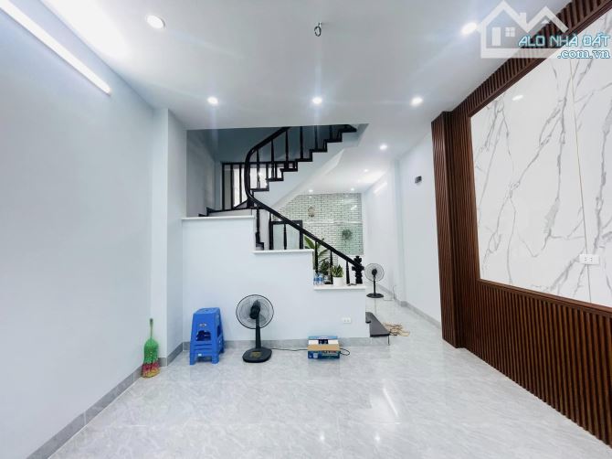 CẦN BÁN NHÀ RIÊNG NGAY NGÃ 6 Ô CHỢ DỪA - 52M2 5 TẦNG 30M RA Ô TÔ ĐỖ